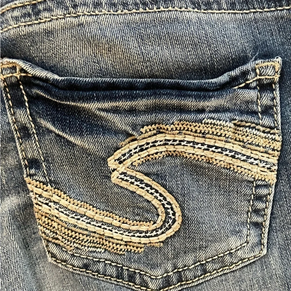 Y2K Vintage Silver Suki Mid Rise Capris with Embroidered S Scroll Pockets Sz 28